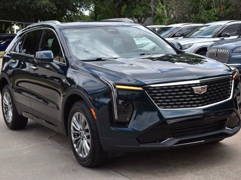 Used 2025 Cadillac XT4 Premium Luxury AWD/4WD image 4