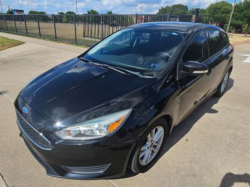 Used 2015 Ford Focus SE FWD image 1