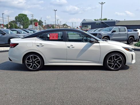 Certified 2025 Nissan Sentra SR w/ SR Premium Package FWD image 8