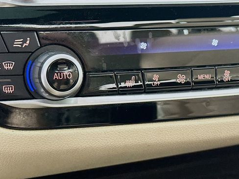 Used 2021 BMW 530i xDrive w/ Convenience Package image 27