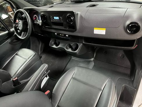 Used 2025 Mercedes-Benz Sprinter 2500 image 11