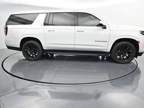 Used 2021 Chevrolet Suburban LT RWD image 9