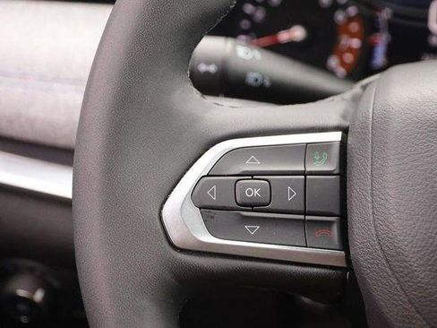 Used 2025 Jeep Compass Latitude w/ Sun & Sound Group AWD/4WD image 13
