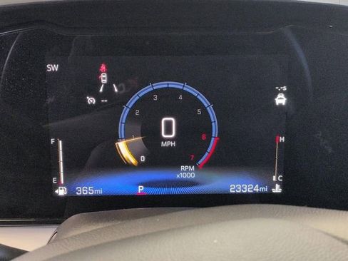 Used 2025 Chevrolet Trax LT w/ LT Convenience Package FWD image 17