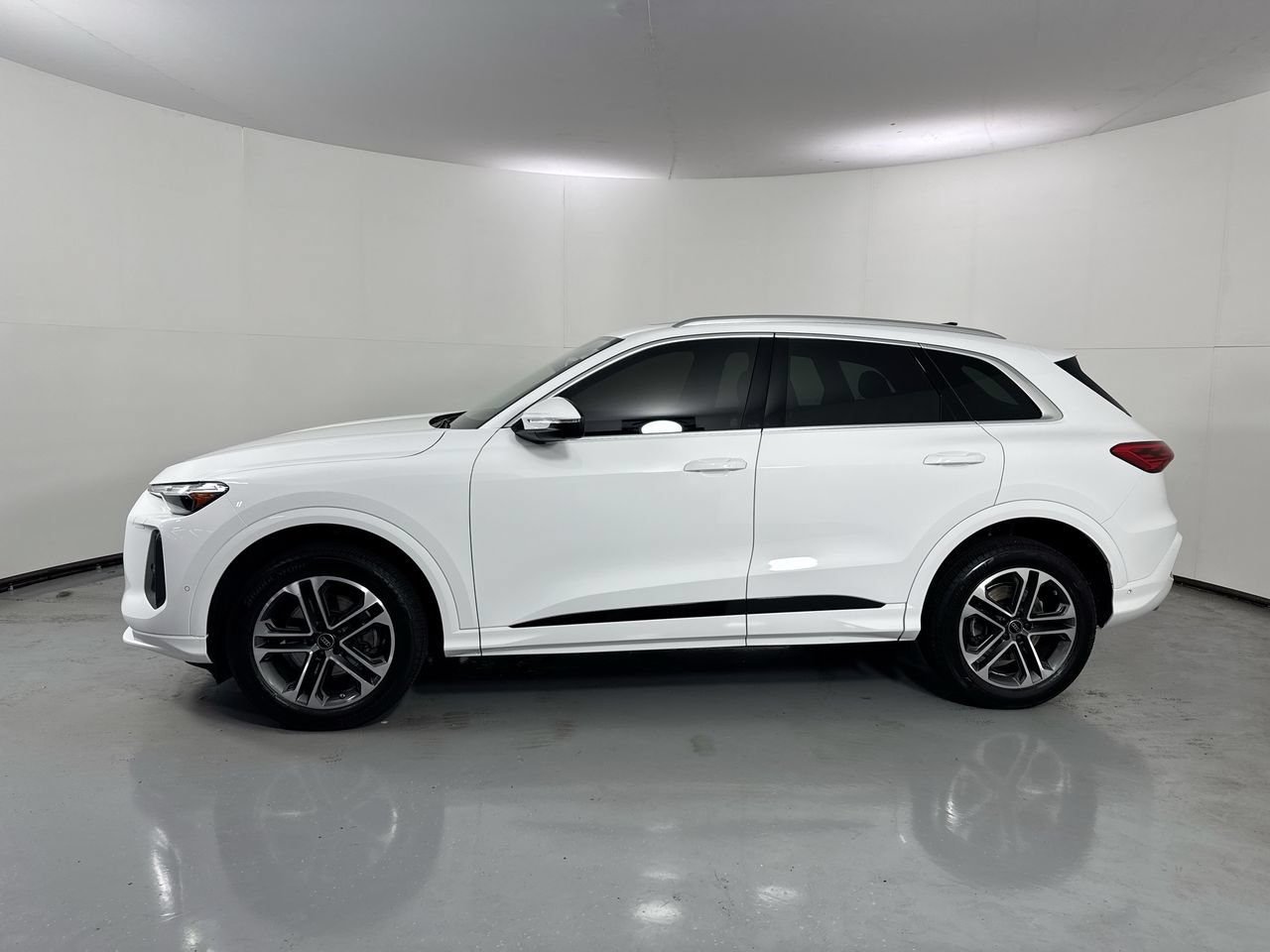 Used 2025 Audi Q5 Premium Plus w/ Premium Plus AWD/4WD image 30