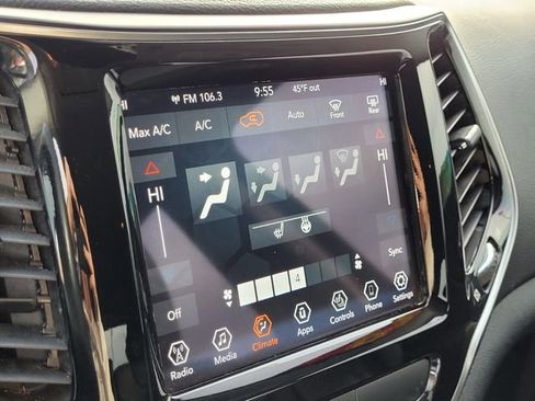 Used 2019 Jeep Cherokee Limited image 16