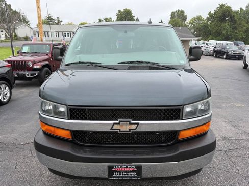 Used 2017 Chevrolet Express 3500 LT w/ LT Preferred Equipment Group RWD image 3