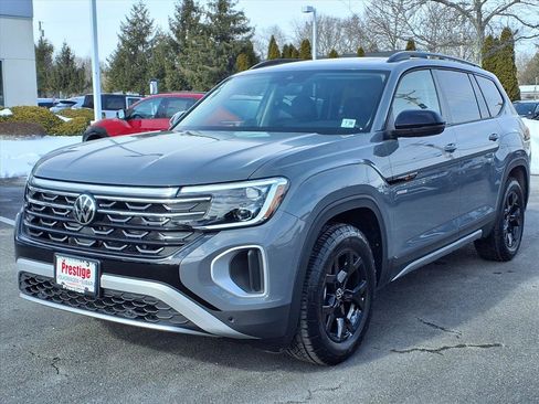 Certified 2025 Volkswagen Atlas Peak Edition SE image 7