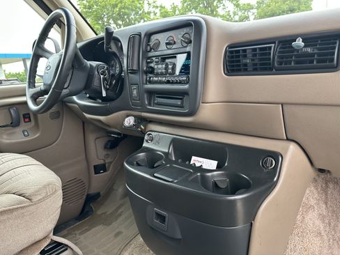 Used 1998 Chevrolet Express 1500 RWD image 40