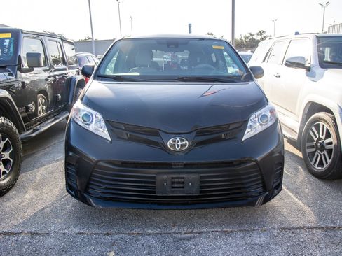 Used 2020 Toyota Sienna L image 4