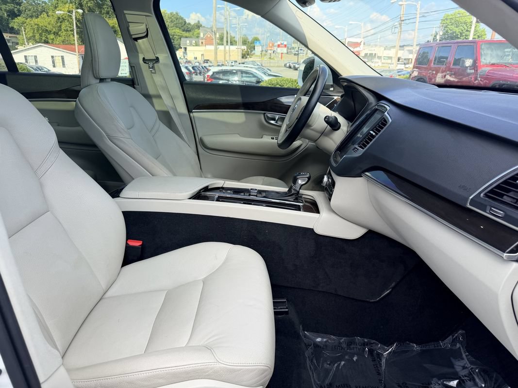 Used 2019 Volvo XC90 T5 Momentum w/ Protection Package Premier FWD image 18