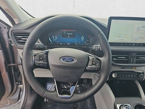 Used 2023 Ford Escape Platinum image 18