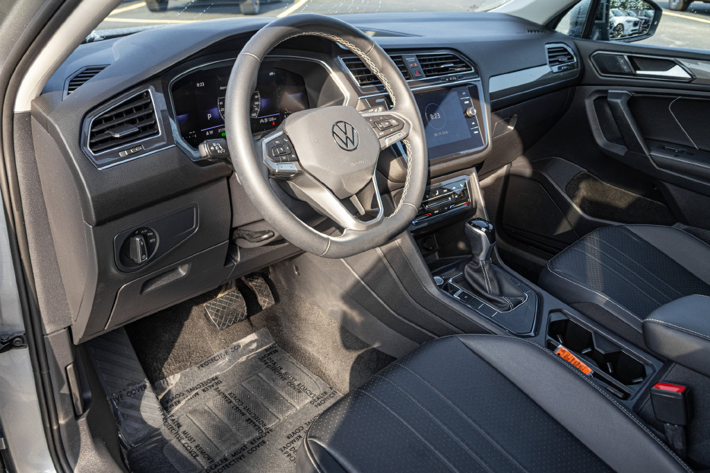Certified 2023 Volkswagen Tiguan SE w/ Panoramic Sunroof Package FWD image 15