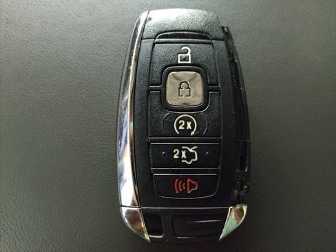 Used 2018 Lincoln MKX Reserve w/ Driver Assistance Package FWD image 32