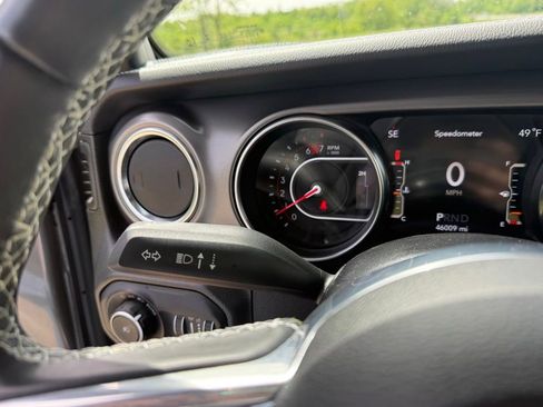 Used 2022 Jeep Wrangler Unlimited Rubicon w/ LED Lighting Group AWD/4WD image 32
