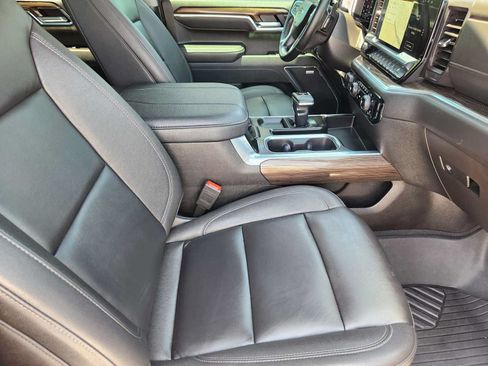 Used 2025 Chevrolet Silverado 1500 RST AWD/4WD image 15