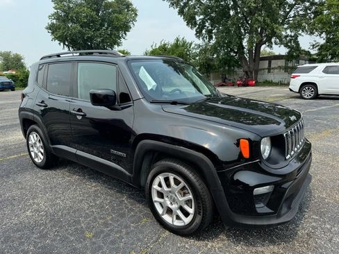 Used 2019 Jeep Renegade Latitude FWD image 1