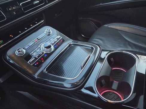 Used 2023 Lincoln Nautilus Reserve w/ Equipment Group 201A image 17