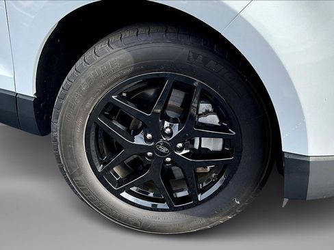 Used 2023 Ford Edge SEL image 9