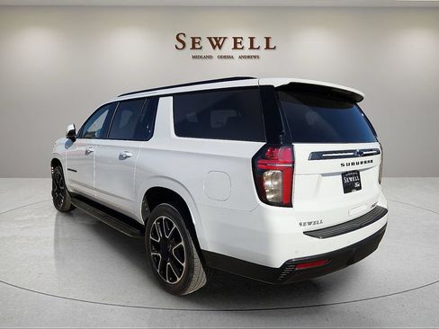 Used 2022 Chevrolet Suburban RST w/ Luxury Package AWD/4WD image 3