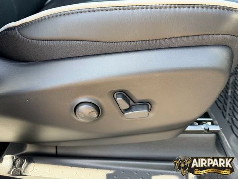 New 2026 Chrysler Pacifica Limited w/ Uconnect Theater Family Group FWD image 15
