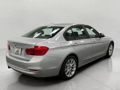 Used 2017 BMW 320i xDrive Sedan image 3