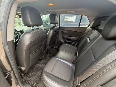 Used 2018 Chevrolet Trax LT w/ LT Convenience Package image 10