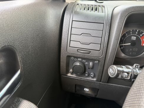 Used 2007 HUMMER H3 AWD/4WD image 24