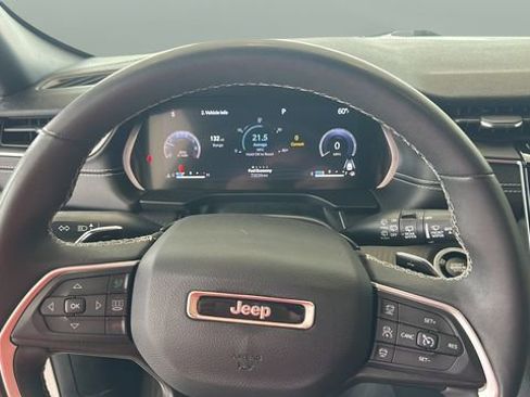 Used 2023 Jeep Grand Cherokee Altitude AWD/4WD image 15