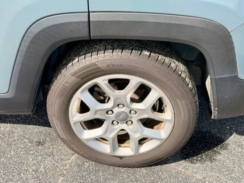 Used 2017 Jeep Renegade Latitude w/ Popular Equipment Group FWD image 31