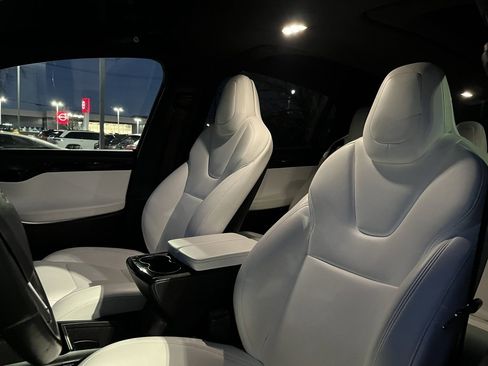Used 2019 Tesla Model X P100D image 9