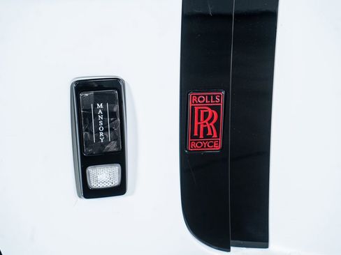 Used 2023 Rolls-Royce Phantom Sedan image 28