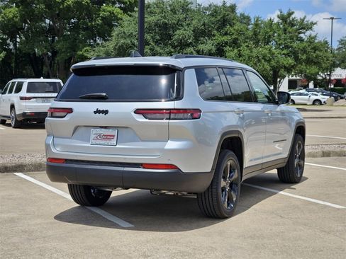 New 2025 Jeep Grand Cherokee L Altitude image 4