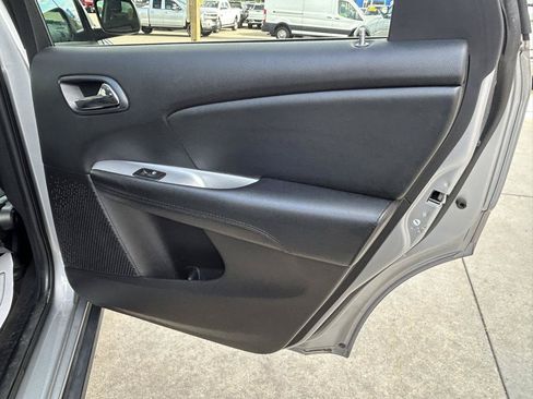 Used 2017 Dodge Journey SE w/ Flexible Seating Group FWD image 16