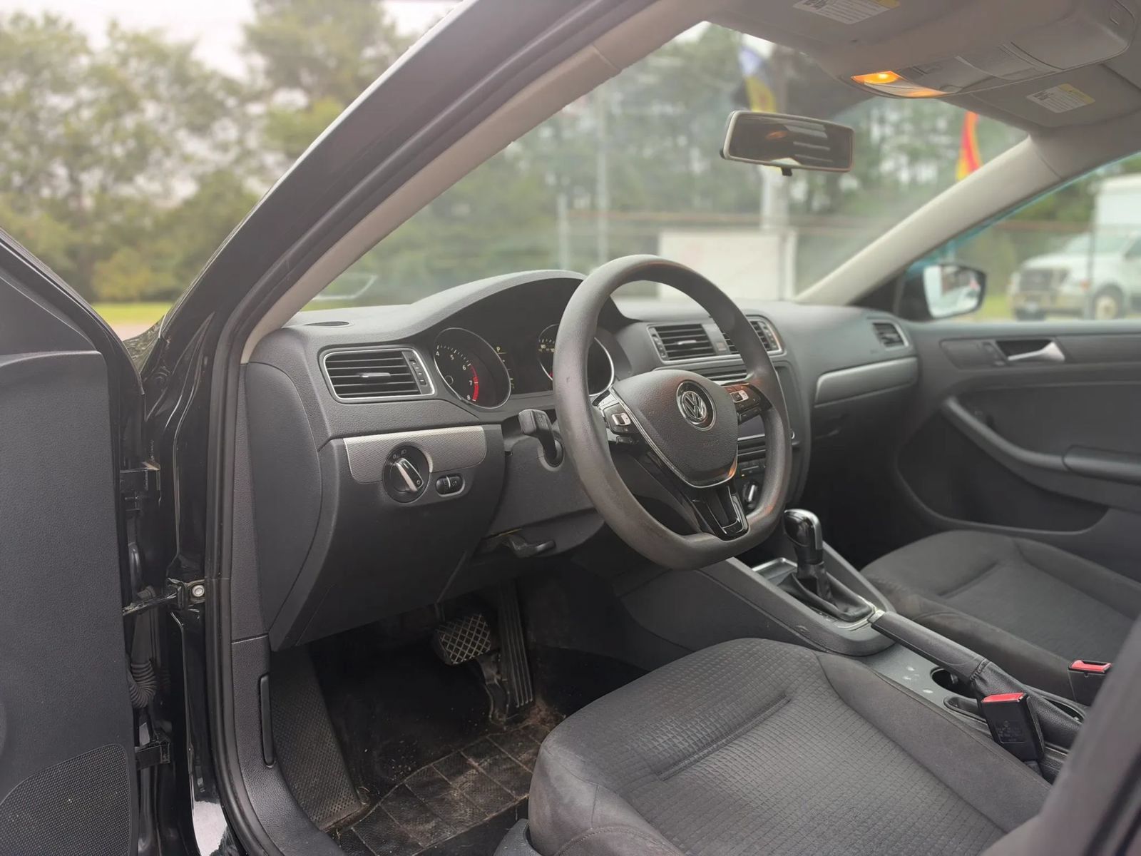 Used 2016 Volkswagen Jetta SE FWD image 9