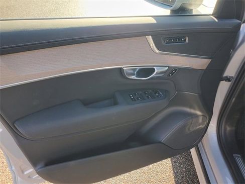 Used 2025 Volvo XC90 B6 Plus image 10