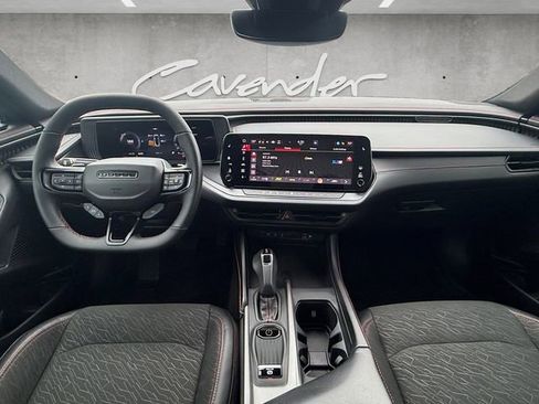 Used 2025 Dodge Charger R/T w/ Sun & Sound Package image 20