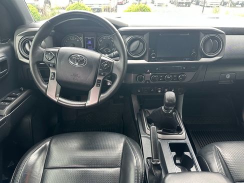 Used 2019 Toyota Tacoma TRD Off-Road w/ TRD Premium Off Road Package AWD/4WD image 13