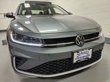 Used 2025 Volkswagen Jetta SE w/ Sunroof Package image 2