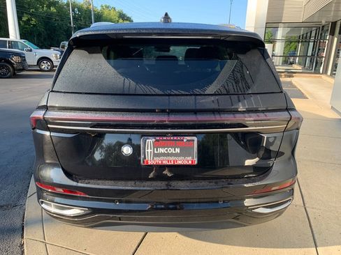 Used 2024 Lincoln Nautilus Reserve w/ Equipment Group 202A AWD/4WD image 4