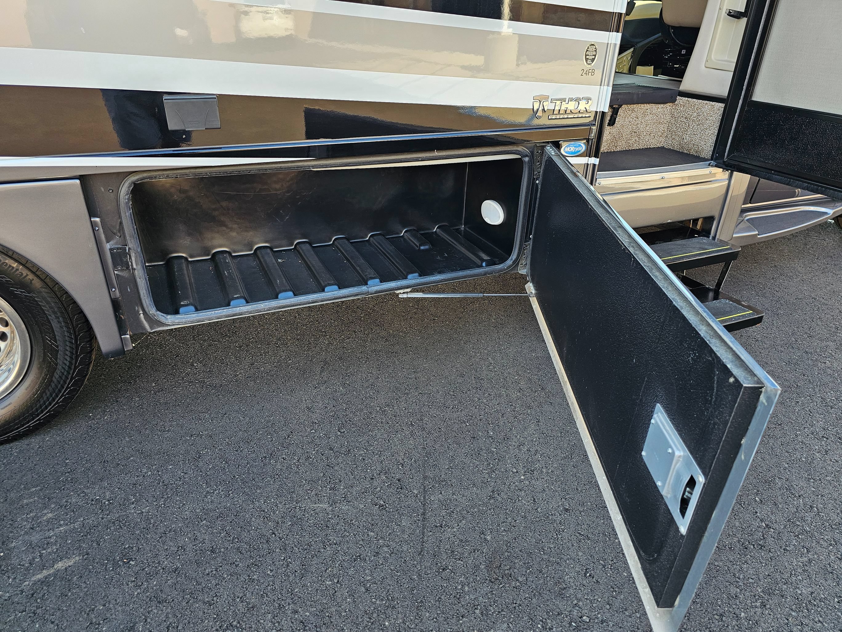 Used 2022 Mercedes-Benz Sprinter 3500 w/ Acoustic Package image 90