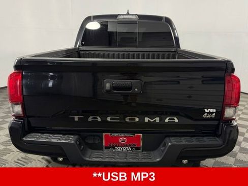 Used 2018 Toyota Tacoma TRD Sport AWD/4WD image 7