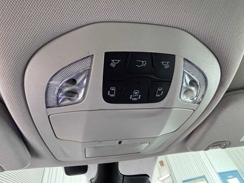 Used 2022 Chrysler Pacifica Touring-L FWD image 36