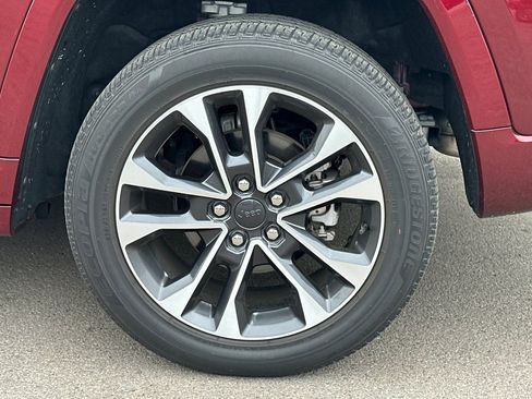 Used 2022 Jeep Grand Cherokee Overland RWD image 3