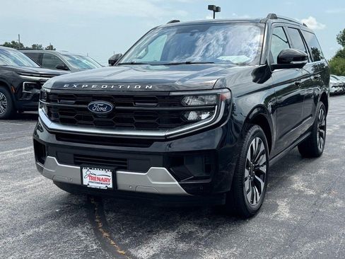 Used 2025 Ford Expedition Platinum w/ Driver's Package AWD/4WD image 8