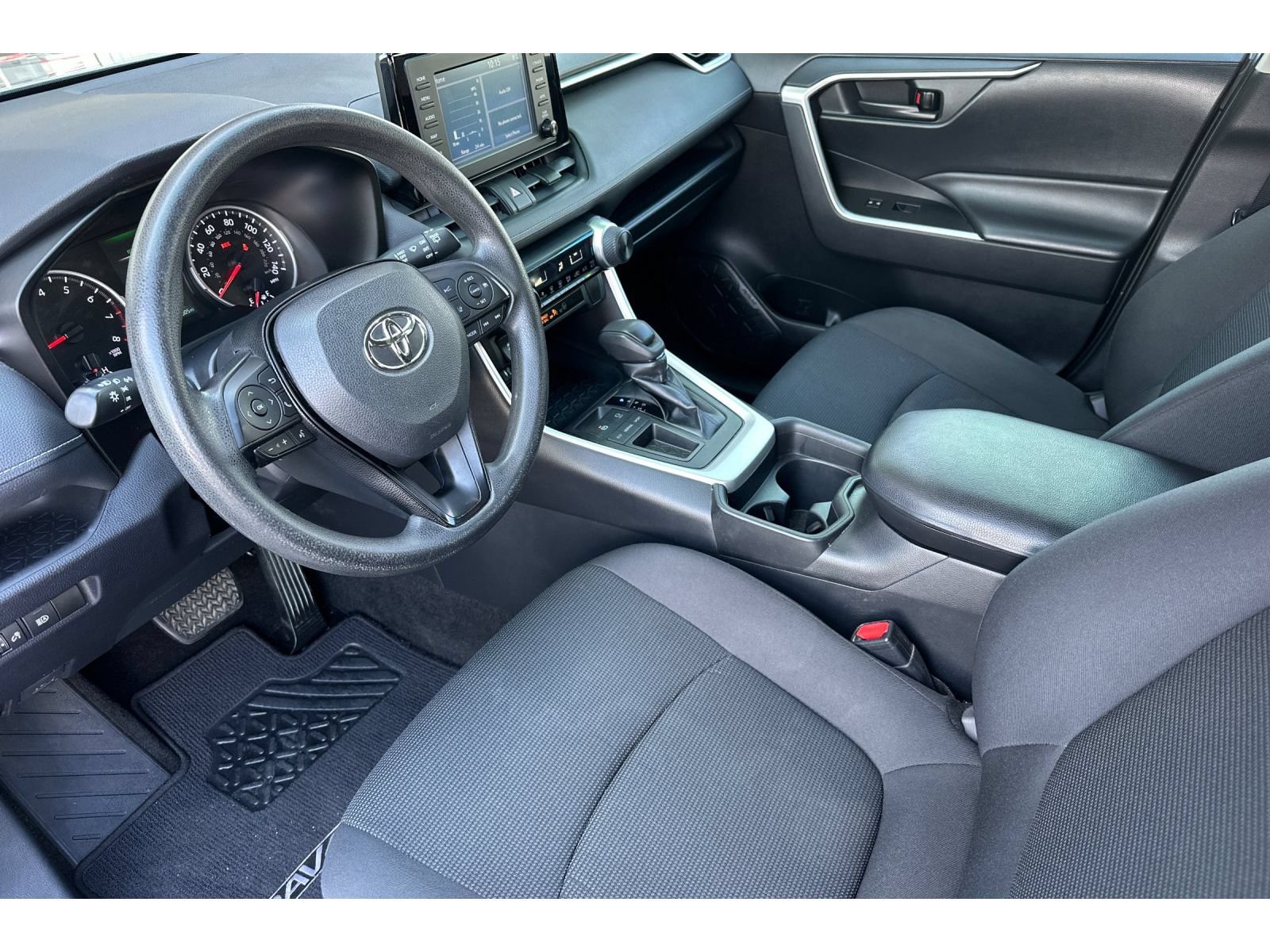 Used 2019 Toyota RAV4 LE w/ Carpet Mat Package FWD image 10