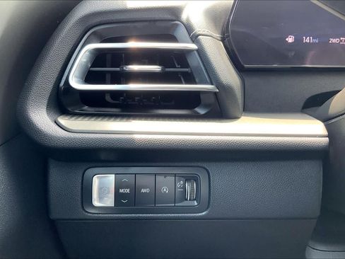 Certified 2024 Chevrolet Traverse LT AWD/4WD image 33