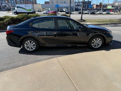 Used 2025 Toyota Camry LE image 4