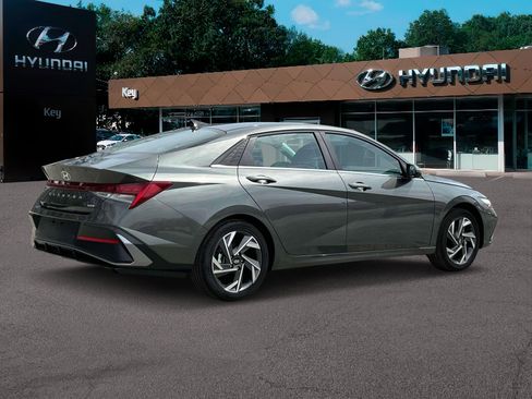 New 2025 Hyundai Elantra Limited image 8