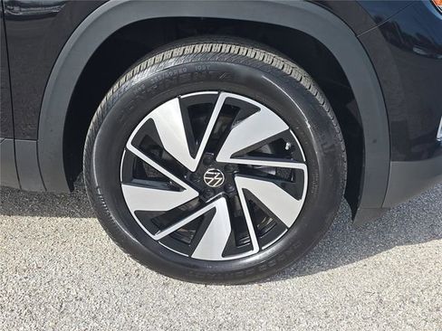 Used 2026 Volkswagen Atlas SE FWD image 29